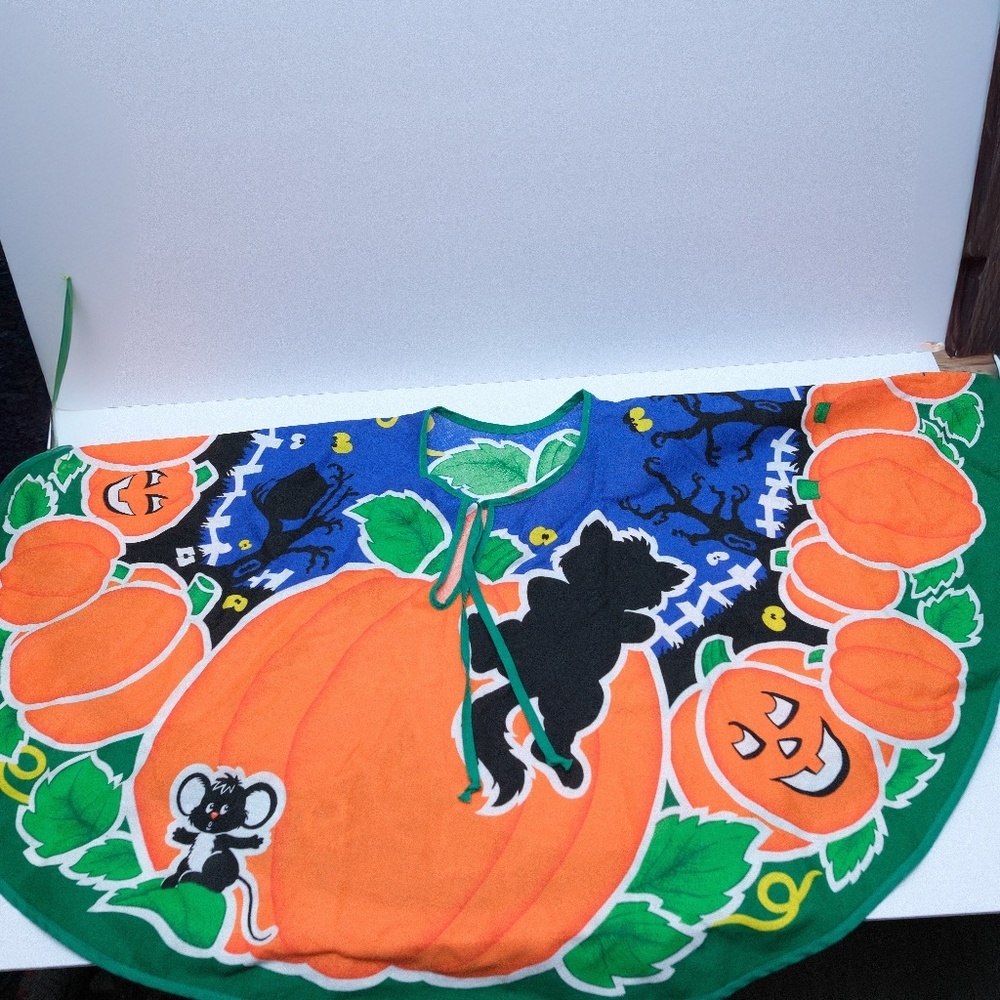 Children’s Halloween Cape – Festive Pumpkin & Black Cat Design